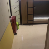 旺角砵兰街德祥大厦床位，限女生，电梯洋楼旺角站地铁步行半分钟，明窗床位全新装修，带冰箱洗衣机