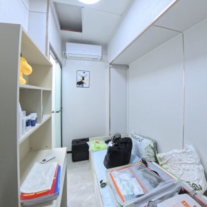 港岛皇后大道西精装独卫3号房studio，纯步行15分钟至港大，步行四分钟到西营盘地铁口，10分钟通勤港大