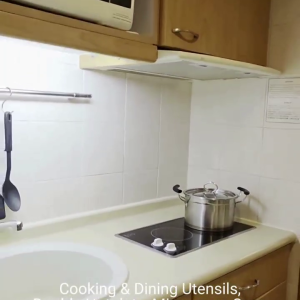 北角英皇道酒店高级客房，可看城景/半海景，可选两张单人床或双人床，免费游泳池健身房，鲗鱼涌地铁站步行2分