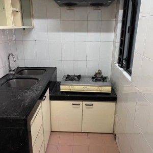 港岛西营盘港大附近男生公寓单间，高层电梯洋楼空间大，港大步行5到10分钟，2分可达地铁站，家具家电齐全