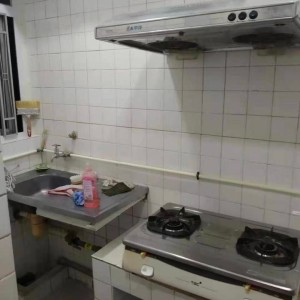 港岛西营盘港大附近男生公寓单间，高层电梯洋楼空间大，港大步行5到10分钟，2分可达地铁站，家具家电齐全