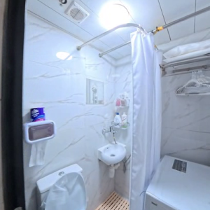 港岛中环机利文街studio3号房，整层独卫单间带管家式服务，步行1分进中环站，港大通勤3站，演艺学院通勤1站，提供全套床品日用品拎包入住