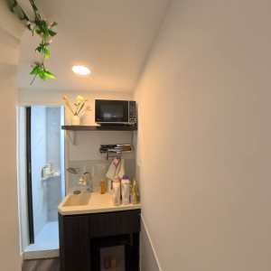 港岛中环机利文街studio5号房，整层独卫单间带管家式服务，步行1分进中环站，港大通勤3站，演艺学院通勤1站，提供全套床品日用品拎包入住