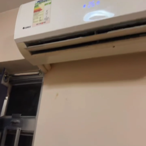 港岛西营盘港大附近公寓单间，仅限男生，高层电梯洋楼空间大，港大步行5到10分钟，2分可达地铁站，家具家电齐全