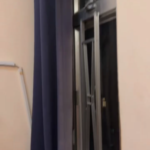 港岛西营盘港大附近公寓单间，仅限男生，高层电梯洋楼空间大，港大步行5到10分钟，2分可达地铁站，家具家电齐全