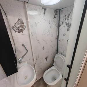 铜锣湾鹅颈波斯富大厦3楼F室studio，近铜锣湾地铁站，港大20分钟通勤独卫大窗单间地段繁华，窗外就是时代广场