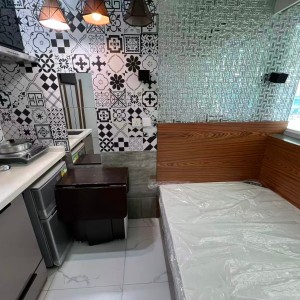 铜锣湾轩尼诗道海外大厦4楼B4室studio，带独卫，步行1分进铜锣湾站，楼下就有巴士大站，演艺学院2站可达，港大6站直通