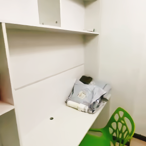 柯士甸大厦F室B房studio -理工只要步行400米！近佐敦站步行可达，都会20分钟可到。有窗带家电大