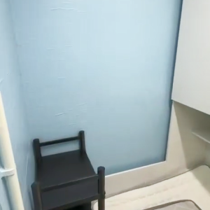 尖沙咀漆咸道南永业大厦6号房单间，理工步行3分，尖沙咀站步行3分，上学出行均便利，超具性价比单间