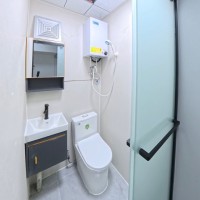 港岛皇后大道西精装独卫3号房studio，纯步行15分钟至港大，步行四分钟到西营盘地铁口，10分钟通勤港大