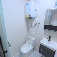 港岛皇后大道西精装独卫4号房studio，纯步行15分钟至港大，步行四分钟到西营盘地铁口，10分钟通勤港大