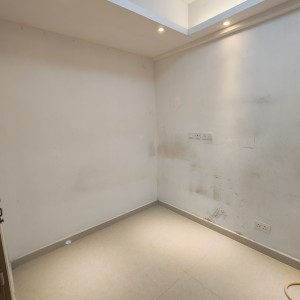 佐敦文英楼中座13室E房studio，文八楼住宅区居住舒适，理工一站即达，简约装修有独卫厨房