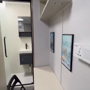 港岛皇后大道西精装独卫4号房studio，纯步行15分钟至港大，步行四分钟到西营盘地铁口，10分钟通勤港大