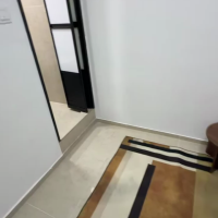 弥敦道喜利大厦E房studio，尖沙咀C2出口20米，尖东站6分，理工步行12分，快速通勤好选择