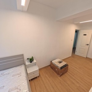 湾仔骆克道单人间B房，精装三室一厅套房，地铁15分钟直达港大，步行1分钟到铜锣湾地铁站，叮叮车多条巴士下楼即达