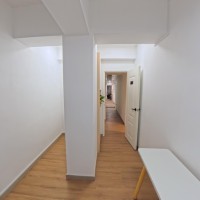 湾仔骆克道单人间A房，精装三室一厅套房，地铁15分钟直达港大，步行1分钟到铜锣湾地铁站，叮叮车多条巴士下楼即达