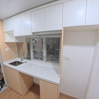 湾仔骆克道单人间A房，精装三室一厅套房，地铁15分钟直达港大，步行1分钟到铜锣湾地铁站，叮叮车多条巴士下楼即达