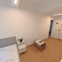 湾仔骆克道单人间B房，精装三室一厅套房，地铁15分钟直达港大，步行1分钟到铜锣湾地铁站，叮叮车多条巴士下楼即达