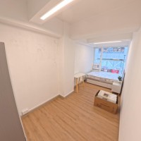 湾仔骆克道单人间B房，精装三室一厅套房，地铁15分钟直达港大，步行1分钟到铜锣湾地铁站，叮叮车多条巴士下楼即达