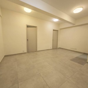 旺角西洋大厦两室一厅套房，九龙四校通勤20分钟内，下楼即享旺角繁华，室内空间超大最多可容纳3-4名学生
