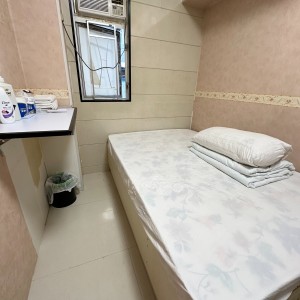 旺角西洋菜街58号studio独卫单间，旺角站步行2分，荃湾线+观塘线换乘站，城大浸会通勤10分，理工通勤15分，出行方便