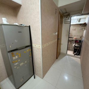 旺角西洋菜街58号studio独卫单间，旺角站步行2分，荃湾线+观塘线换乘站，城大浸会通勤10分，理工通勤15分，出行方便