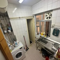 港岛铜锣湾轩尼诗道461号女生公寓14人间，剩余8床位，公用1厨房2卫浴，步行2分钟至铜锣湾站