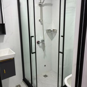 中西区李宝龙路如意大楼三室双卫大客厅studio，步行4分钟至坚尼地城站，港岛线通勤便利，港大通勤8分钟
