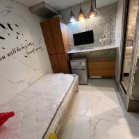 铜锣湾轩尼诗道海外大厦4楼B2室studio，有独卫，步行1分进铜锣湾站，楼下就有巴士大站，演艺学院2站可达，港大6站直通