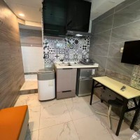 铜锣湾轩尼诗道海外大厦4楼B3室studio,带干湿分离卫浴，步行1分进铜锣湾站，楼下就有巴士大站，演艺学院2站可达，港大6站直通
