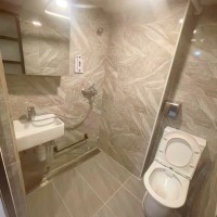 铜锣湾轩尼诗道海外大厦4楼B3室studio,带干湿分离卫浴，步行1分进铜锣湾站，楼下就有巴士大站，演艺学院2站可达，港大6站直通