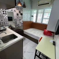 铜锣湾轩尼诗道海外大厦4楼B4室studio，带独卫，步行1分进铜锣湾站，楼下就有巴士大站，演艺学院2站可达，港大6站直通