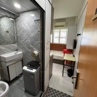 铜锣湾轩尼诗道海外大厦4楼B4室studio，带独卫，步行1分进铜锣湾站，楼下就有巴士大站，演艺学院2站可达，港大6站直通