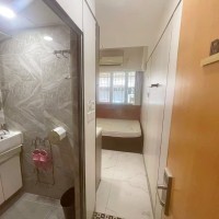 铜锣湾轩尼诗道海外大厦4楼B4室studio，带独卫，步行1分进铜锣湾站，楼下就有巴士大站，演艺学院2站可达，港大6站直通