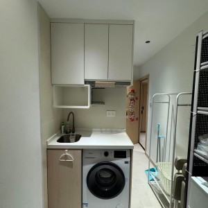 尖沙咀加连威老道51号独卫studioA ，尖沙咀地铁站步行6分钟，楼下巴士站众多，理工步行5分钟，都会大学巴士通勤15分钟
